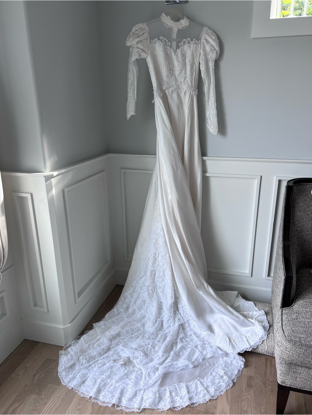 Elegant vintage White Lace Bridal Gown with Long Train made in USA